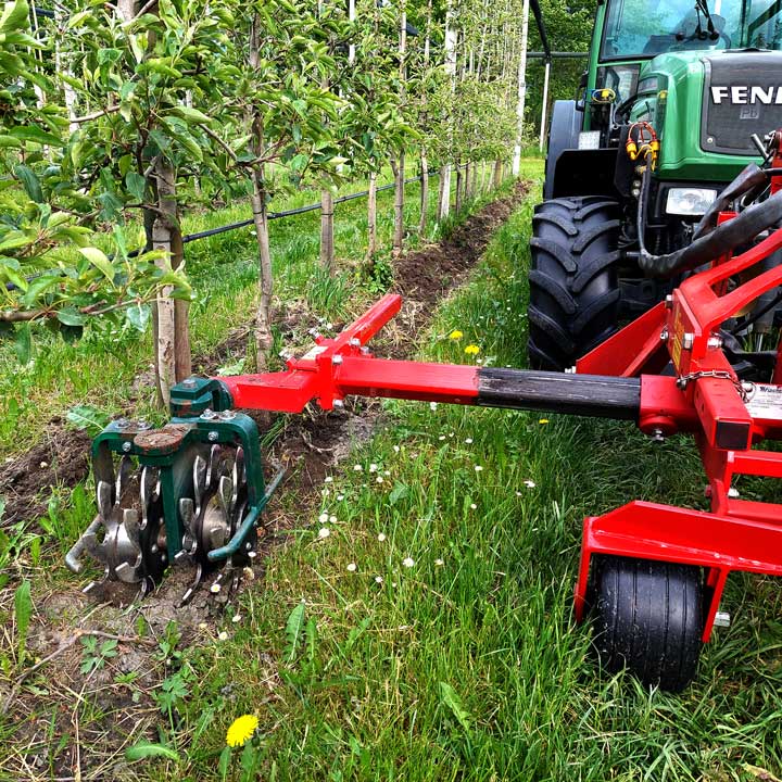 Bodenbearbeitung Baumstreifen Rollhacke