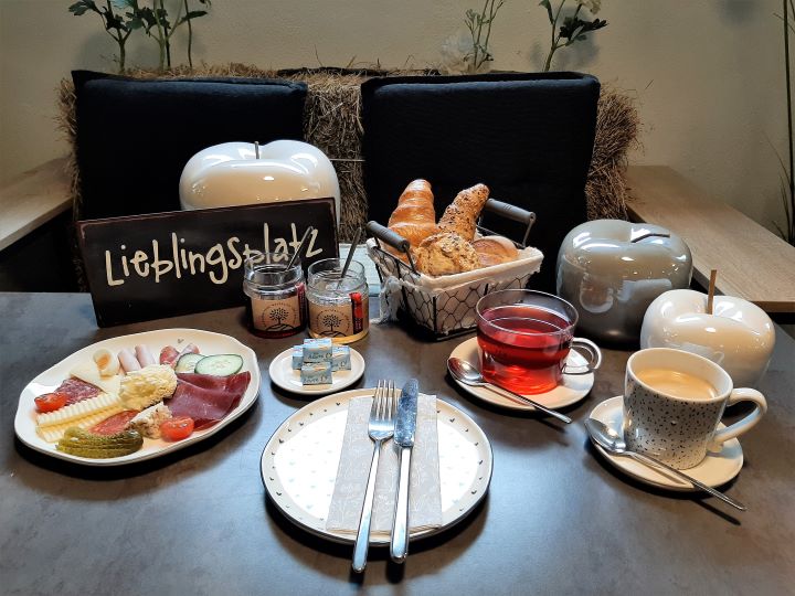 Grosses Kuppelwieser Frühstück für eine Person